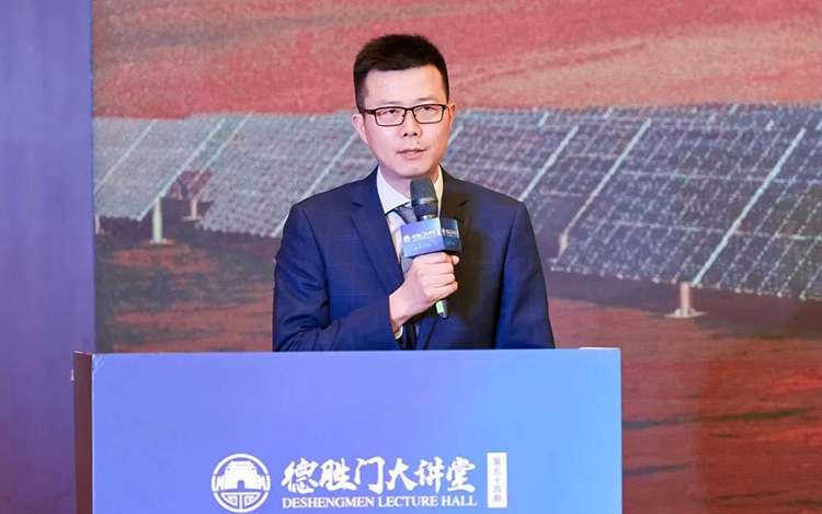 人力资源公司PG 国际北区新能源领域负责人蒋雄先生以《新机遇 薪趋势—新能源行业2023人才市场趋势洞察》为主题展开分享